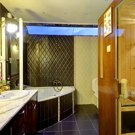 فندق Naiades & Conference