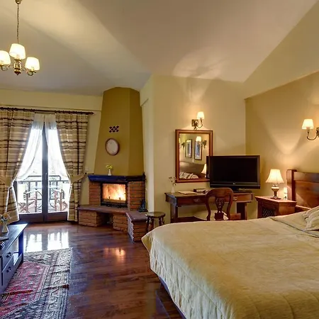 فندق Naiades & Conference 4*