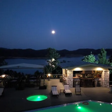 Naiades & Conference نيوكوريون